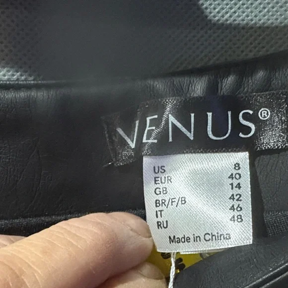 Venus W Sz 8 black faux leather pants NWOT never worn side zipper - Picture 4 of 10